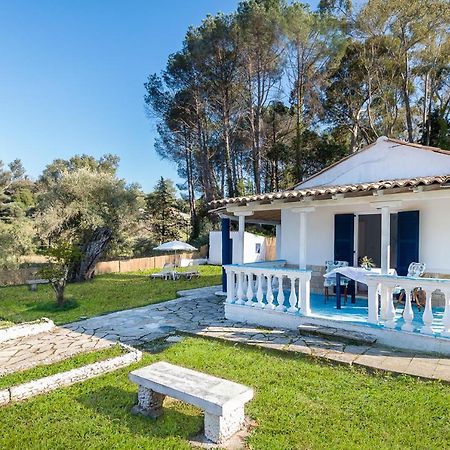 Blue House Apartment Dafnila Екстериор снимка