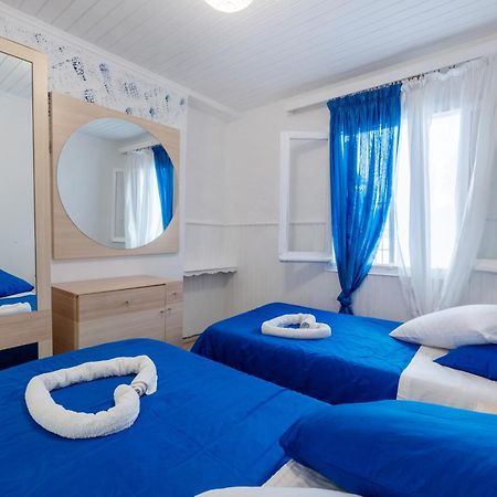 Blue House Apartment Dafnila Екстериор снимка