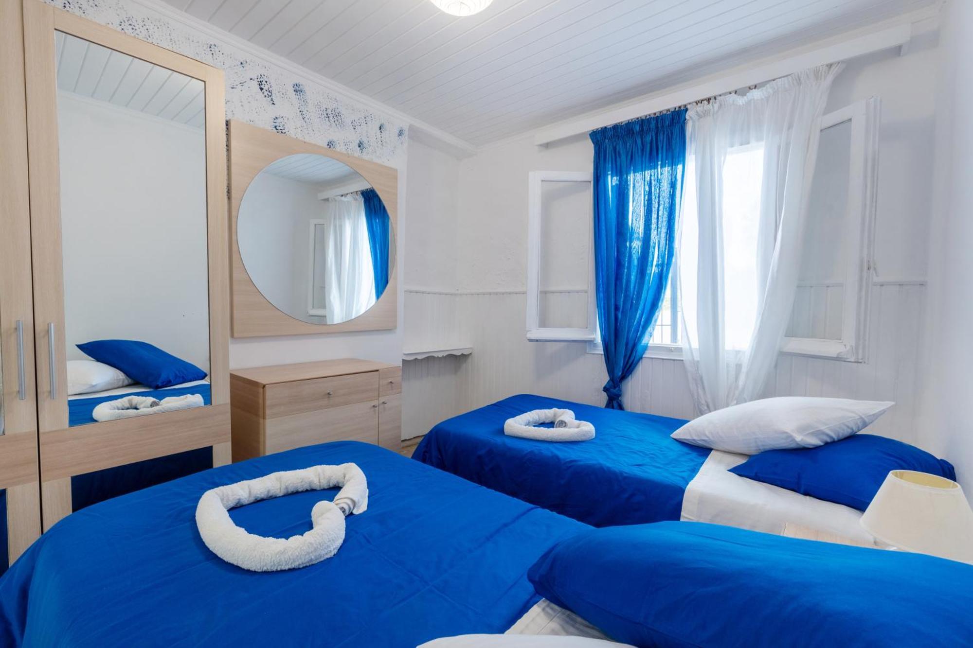 Blue House Apartment Dafnila Екстериор снимка