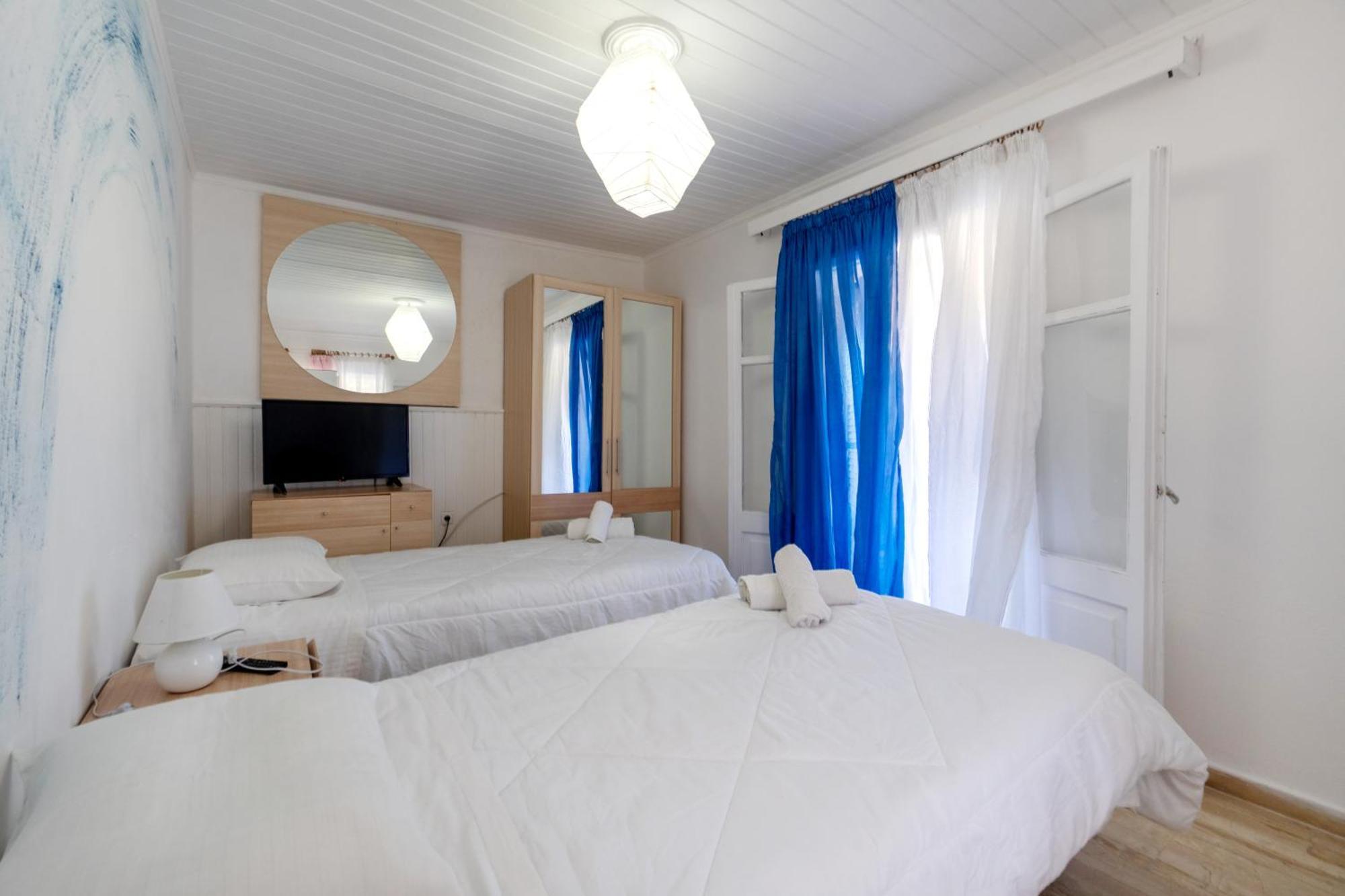 Blue House Apartment Dafnila Екстериор снимка