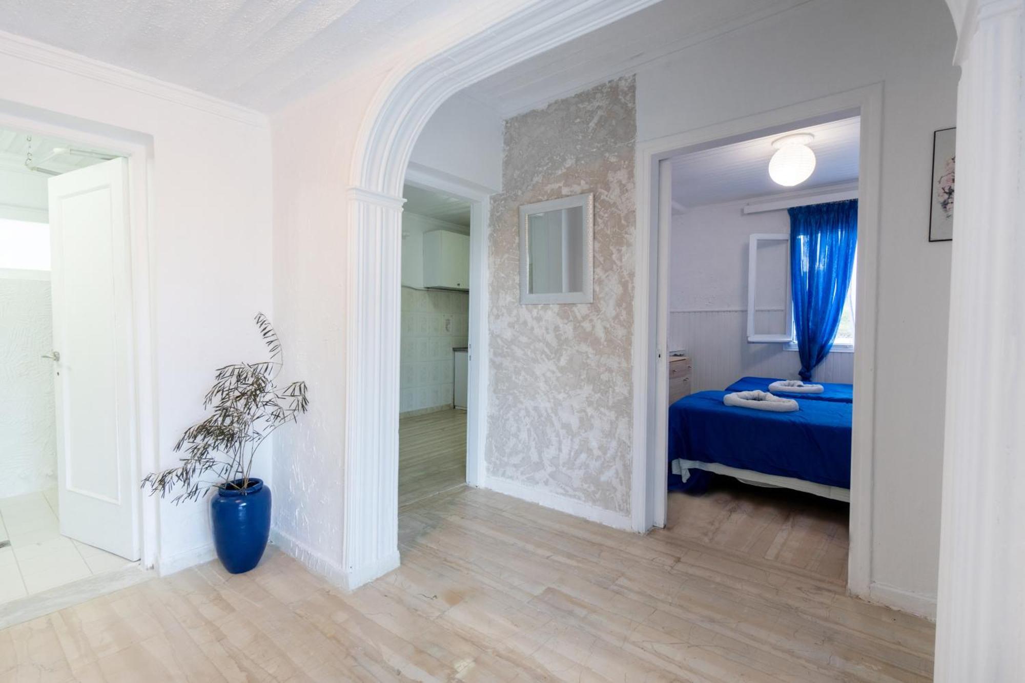 Blue House Apartment Dafnila Екстериор снимка